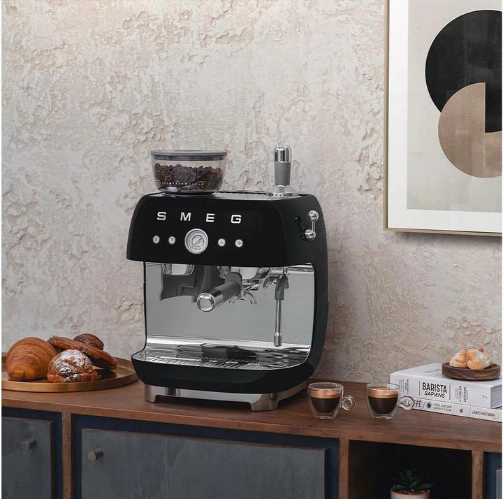 Productafbeelding Smeg EGF03BLEU Espressomachine, volautomatische koffiemachine jaren 50 stijl, zwart