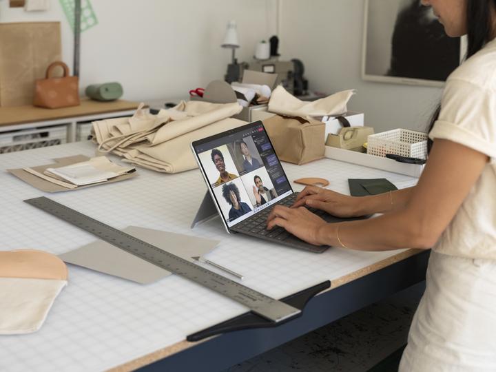 Produktbild Microsoft Surface Pro X (13", Microsoft SQ1, 8 GB, 128 GB)