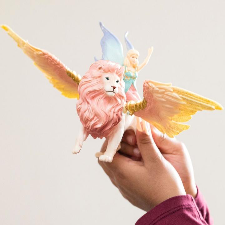 Actual product image Schleich Elf on winged lion