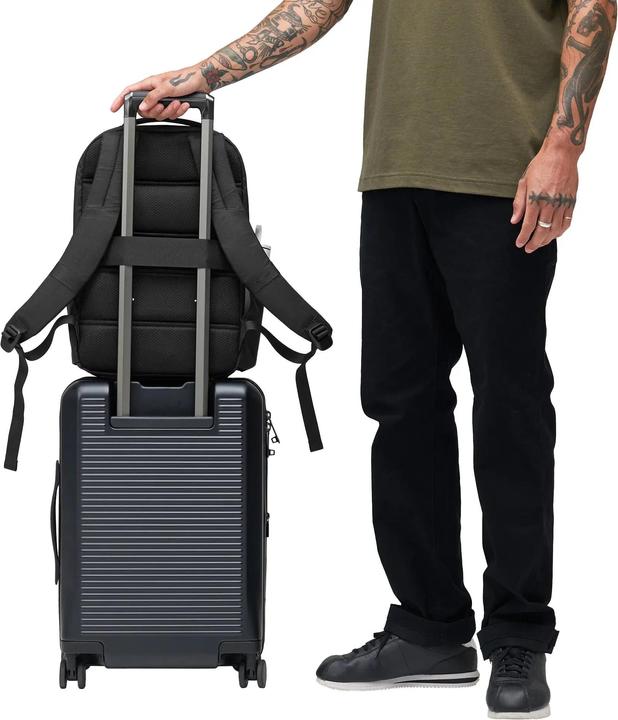 Actual product image Incase Crosstown Compact Backpack 20L - Black (20 l)