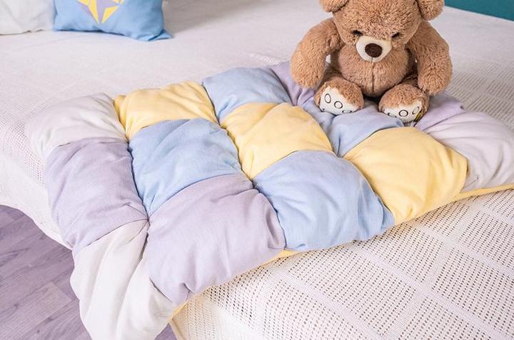 Actual product image Vlieseline R 200 - Volume fleece, 155 cm, by the metre, made from 100 % recycled PES