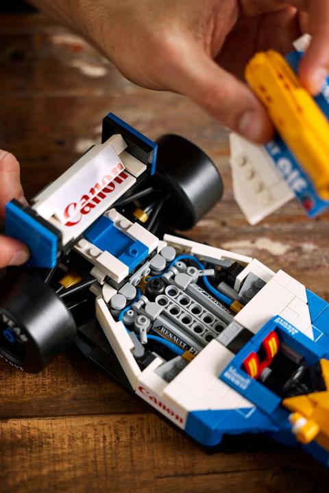 Actual product image LEGO Williams Racing FW14B mit Nigel Mansell (10353, LEGO Icons)