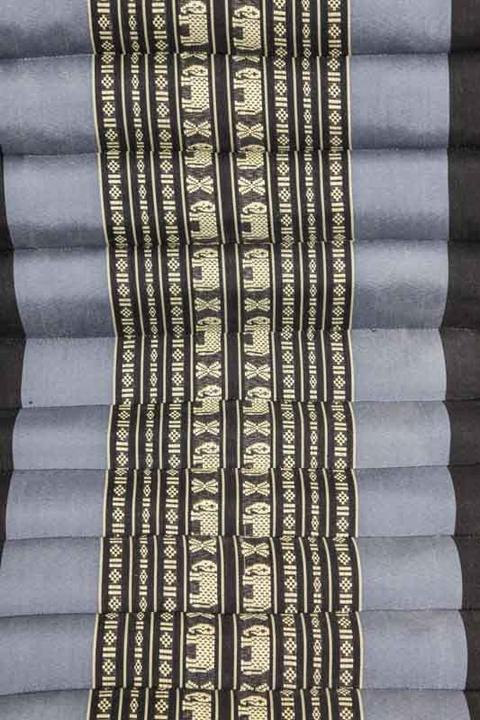 Actual product image Cachet Dreieckskissen mit einer Matte (38 cm)