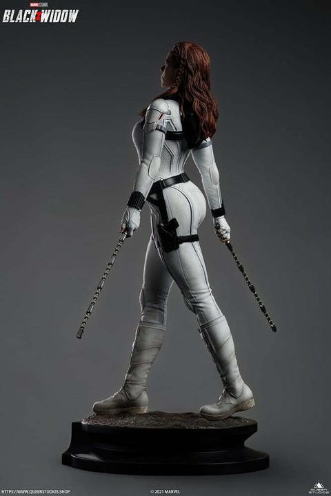 Image du produit Queen Studios Black Widow "Black Widow - Snow Suit Edition" Statue 1/4