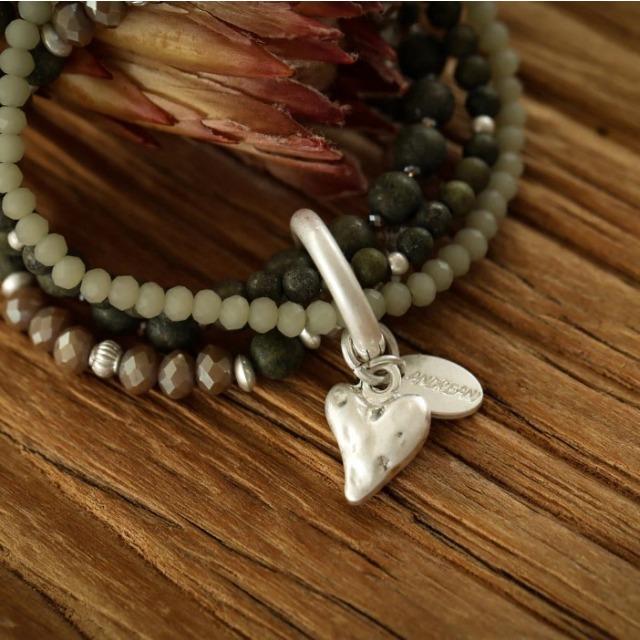 Actual product image Andreani Armband aus echter Afrikanischer Grüner Jade mit Herzanhänger breit von (African green jade)
