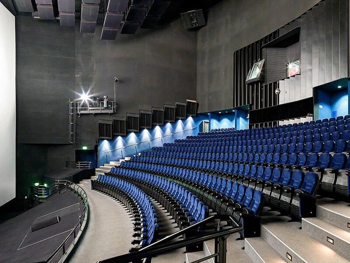 Produktbild Smartbox Einmaliges Kinoerlebnis für 2 Erwachsene und 1 Kind im Verkehrshaus (3 Pers.)