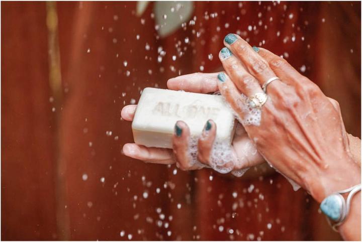 Image du produit Dr. Bronner's Savon Tout-En-Un Amande Naturelle 140g (Savon dur)