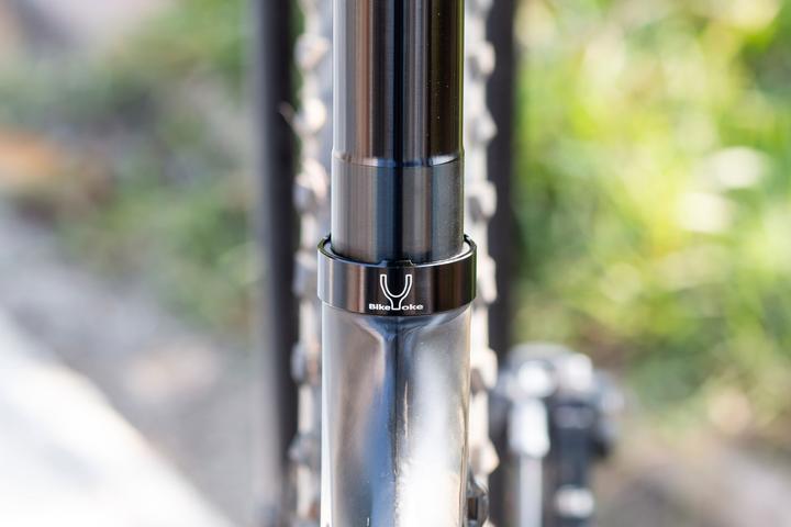 Produktbild BikeYoke Revive Sattelklemmschrauben Titan, 2 Stück.
