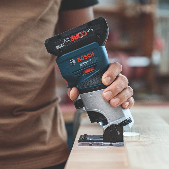 Productafbeelding Bosch Professional Kantenfrees GKF 18V-8 Professional solo, 18Volt (blauw/zwart, zonder accu en lader)