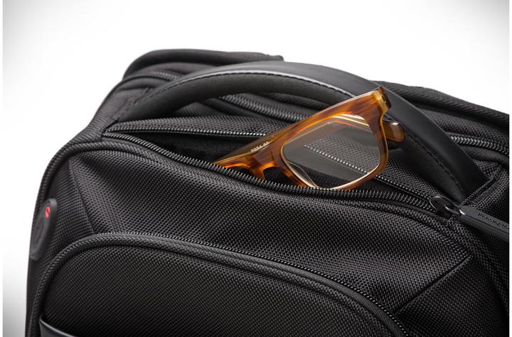 Actual product image Kensington Contour 2.0 Pro (17", Universal)