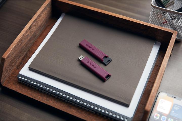 Actual product image Kingston DataTraveler Max (1000 GB, USB-A, USB 3.2)