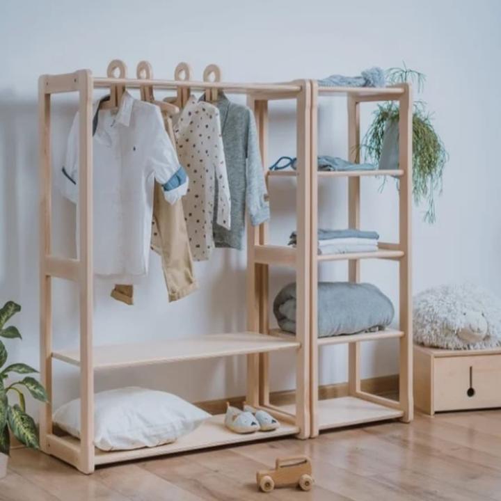 Produktbild Activity Board Waldorf-Kinderzimmermöbel. Kleiderbügel für Kinder mit Regal
