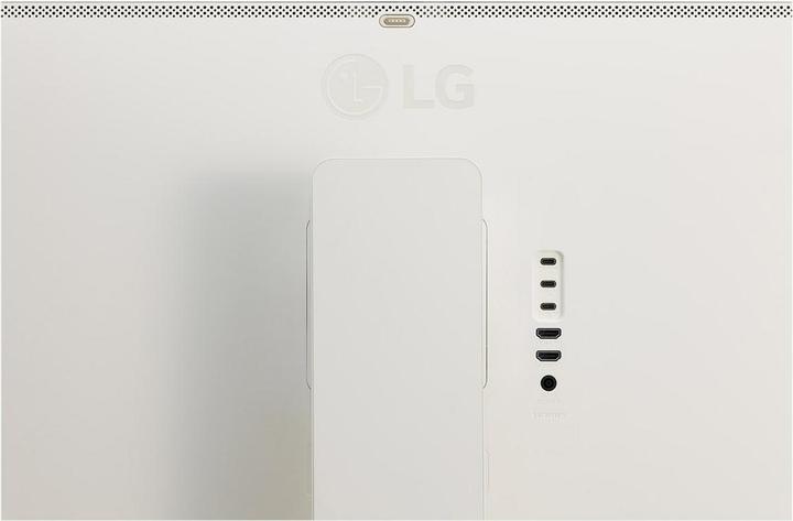 Actual product image LG SMART 32SR83U (3840 x 2160 Pixels, 31.50")