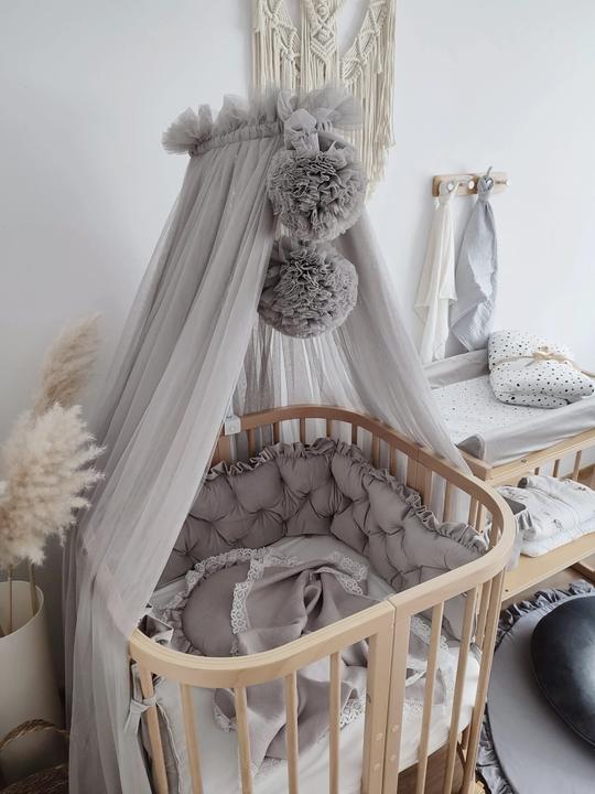 Baby-Nest Betthimmel Tüll Grau mit 2 Pompons