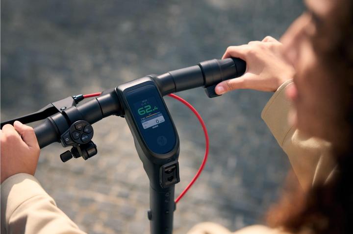 Actual product image Segway-Ninebot F3 D (20 km/h, 70 km, 450 W)