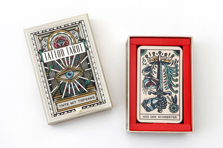 Produktbild Kartenspiel Tattoo Tarot - Tinte mit Tiefgang