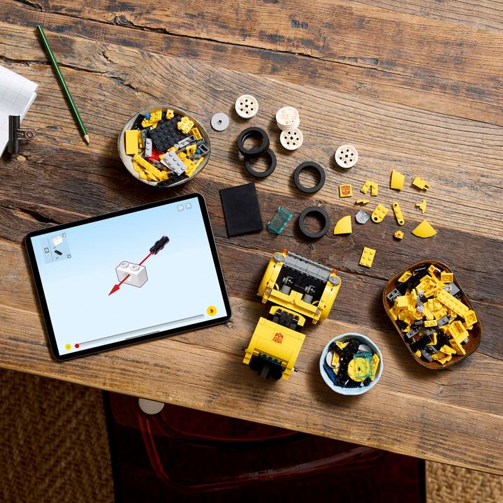 Actual product image LEGO Bumblebee (10338, LEGO Icons)