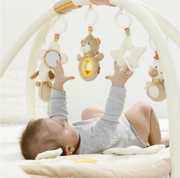 Actual product image Fehn Crawling blanket with play bow bear Rainbow