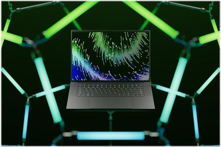 Produktbild Razer Blade 16 i9-13950HX 16GB/1TB SSD 16" QHD 240Hz RTX4070 W11 (Intel Core i9-13950HX, 16 GB, 1000 GB, GeForce RTX 4070)