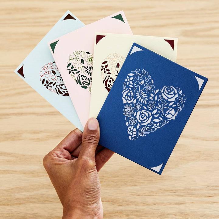 Actual product image Cricut Insert Cards Rainbow R40 12,1cm x 16,8cm 30-pack (P)