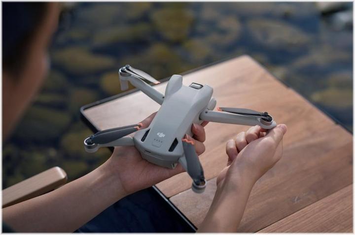 Produktbild DJI Mini 3 inkl. Fly More Combo (38 min, 248 g, 12 Mpx)