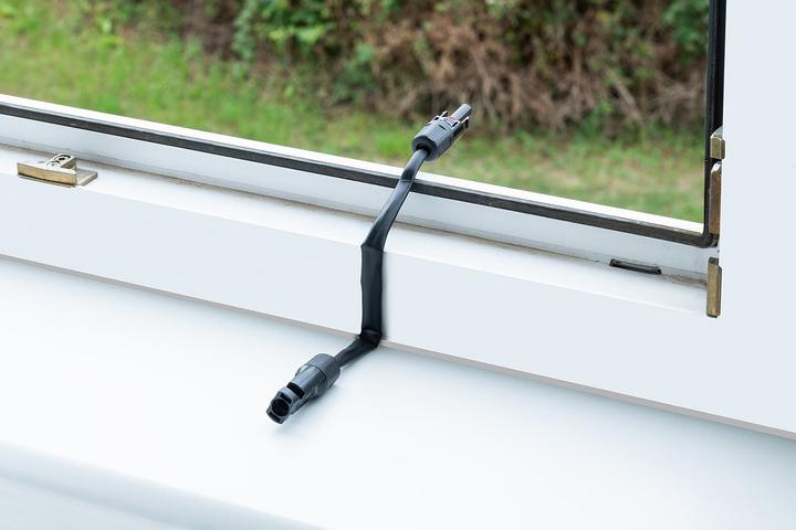 Produktbild Revolt 2er-Set flache Solarkabel-Fenster-Durchführung, MC4-kompatibel (Solarkabel)
