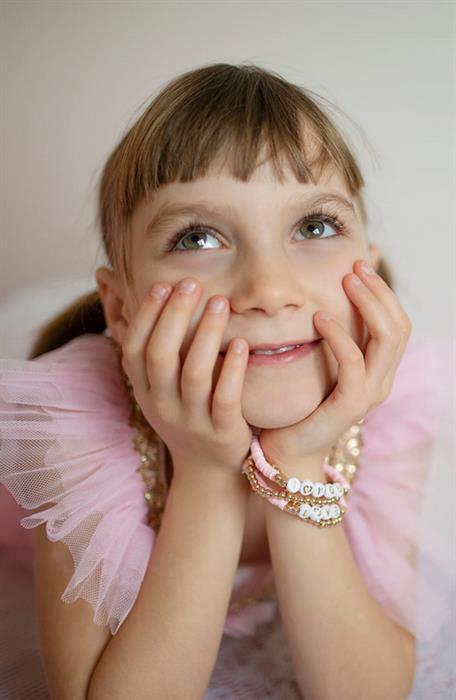 Produktbild Great Pretenders Creative Education 84110 Armband Pink Love 4 Stück (4 separate Stränge aus rosa und goldenem Glück)