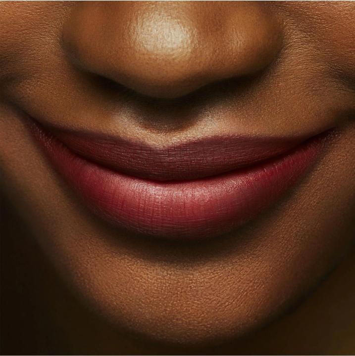 Produktbild MAC Cosmetics Powder Kiss Lipstick (926 Dubonnet Buzz)
