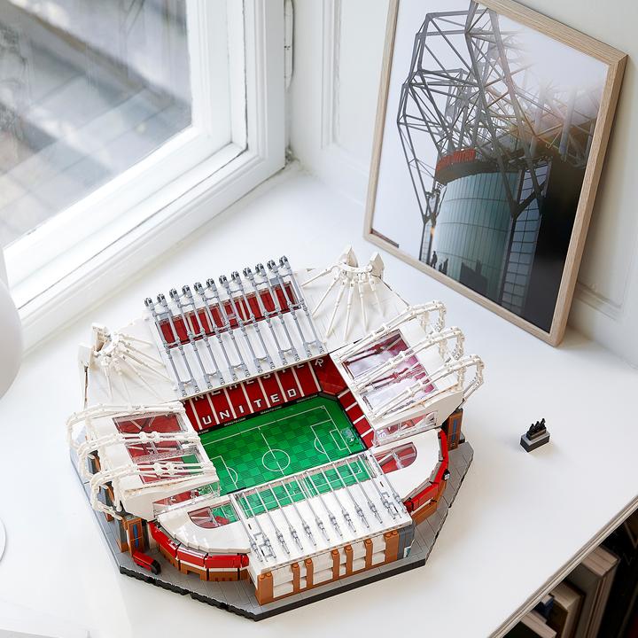 Image du produit LEGO Old Trafford - Manchester United (10272, LEGO Creator Expert, LEGO difficiles à trouver)