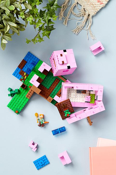 Actual product image LEGO The Pig House (21170, LEGO Minecraft)