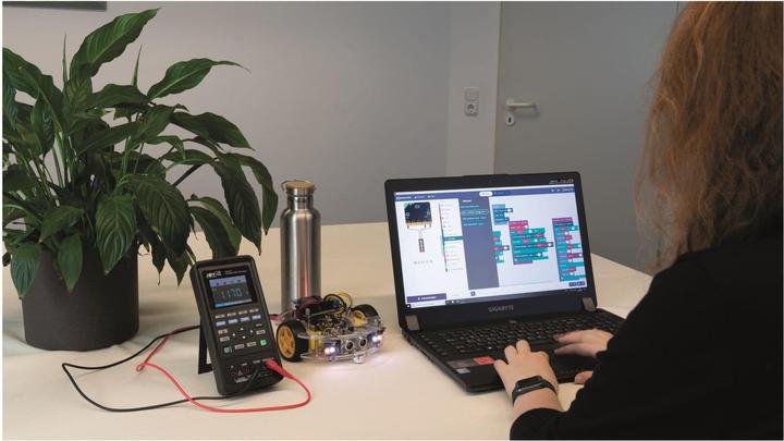 Produktbild Joy-it Micro:Bit "JoyCar" Education Roboter-Fertiggerät inkl. micro:bit V2