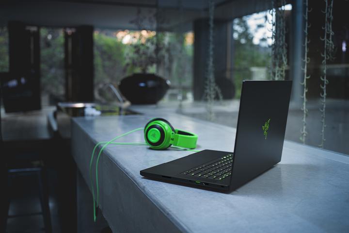 Produktbild Razer Blade 15 D5NT (15.60", Intel Core i7-10750H, 16 GB, 512 GB, DE)