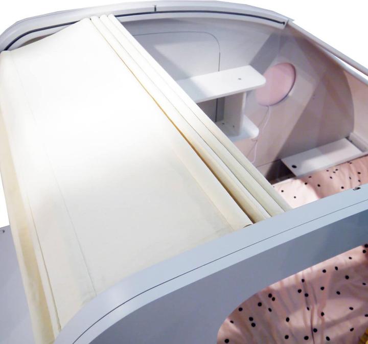 Produktbild Mathy by Bols Wohnwagen Bett Caravan mit Anhaengerkupplung und Truhe Azurblau