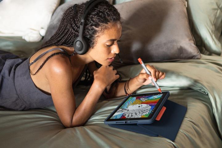 Produktbild Logitech Rugged Combo 3 Touch (DE, iPad 2020 (8. Gen), iPad 2021 (9. Gen), iPad 2019 (7. Gen))