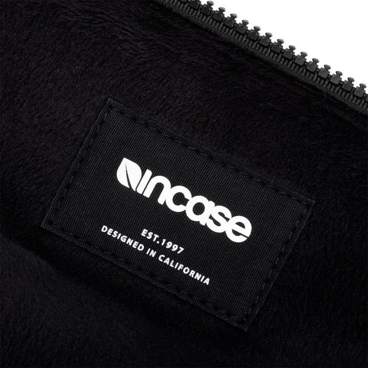 Actual product image Incase Compact (16", Apple)