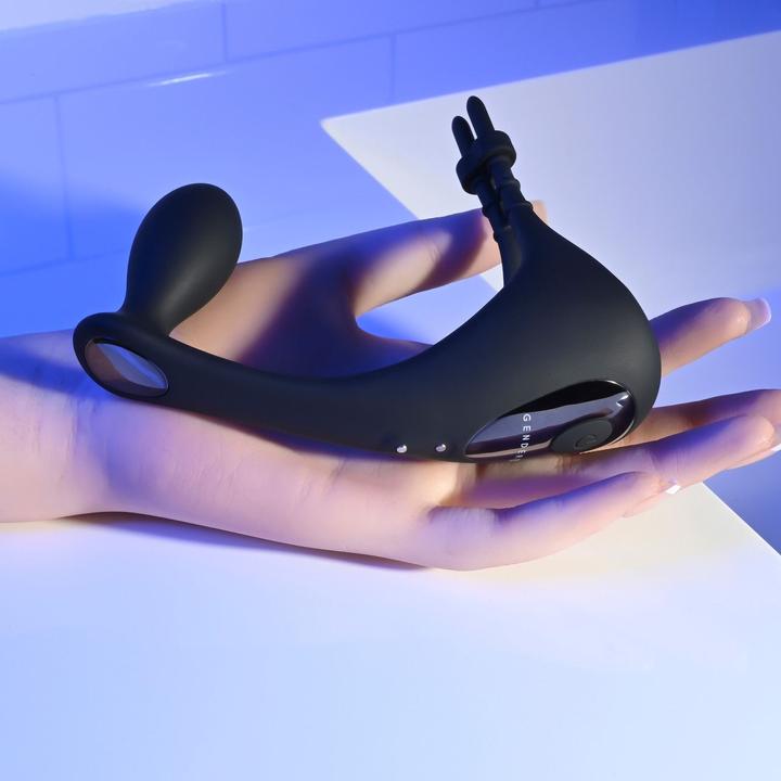 Productafbeelding Gender X Back It Up Vibrerende Plug en Cockring - Zwart