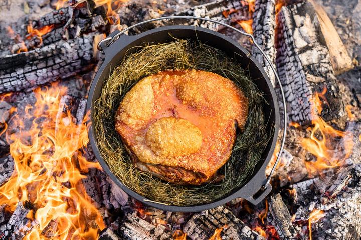 Image du produit Outdoorchef Dutch Oven 06 - 5.7 litres - avec kit de démarrage comprenant l'entretien de la fonte, le nettoyeur
