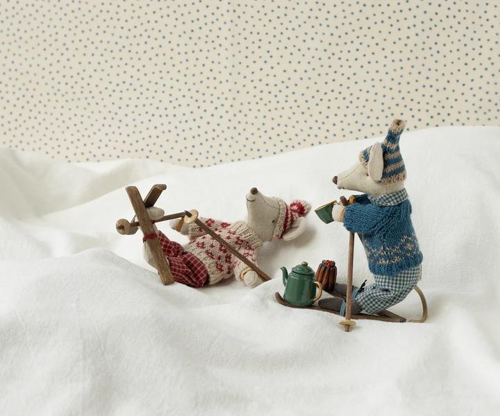 Actual product image Maileg Winter mouse with ski set (16 cm)