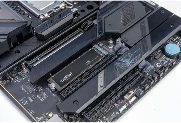 Image du produit Crucial T705 (4000 Go, M.2 2280)
