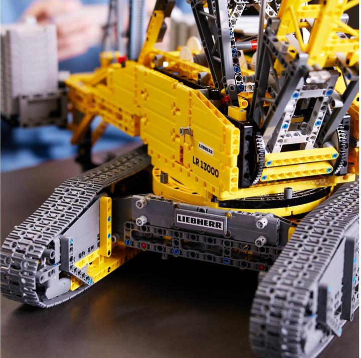 Actual product image LEGO Liebherr LR 13000 crawler crane (42146, LEGO Technic)