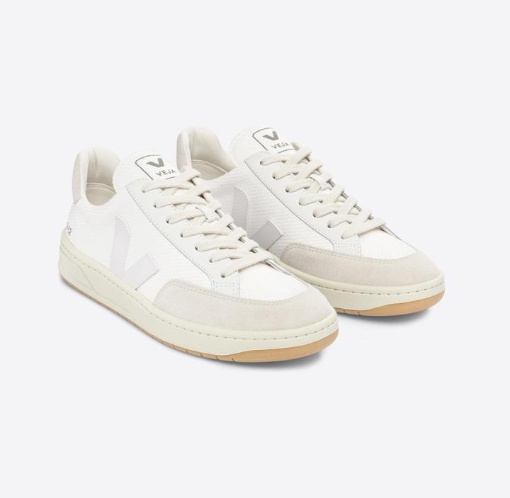 Actual product image Veja V-12 (46)