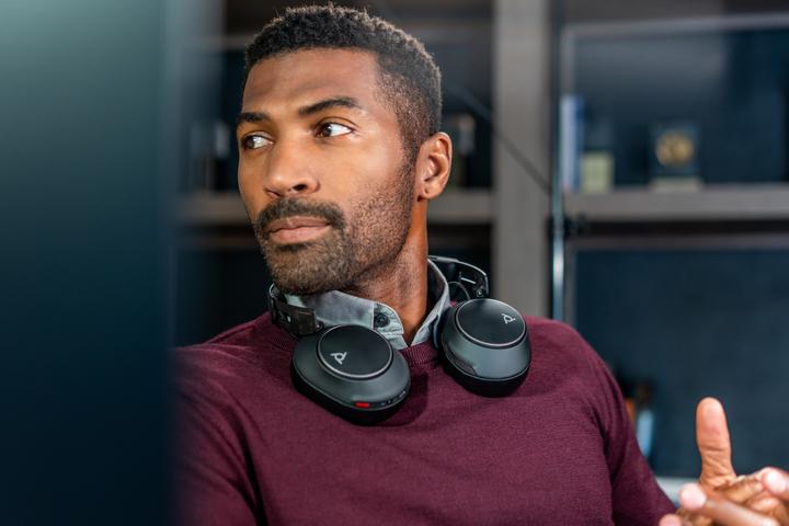 Actual product image Poly Voyager Surround 80 UC (Wireless, Cable, USB-C)