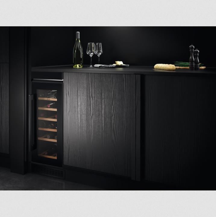 Image du produit AEG AWUS020B5B 5000 Armoire de mise en température des vins / jusqu'à 20 bouteilles