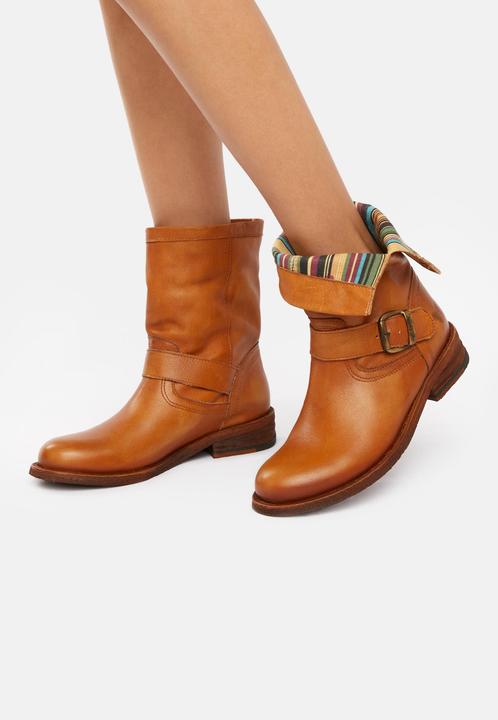 Actual product image Felmini GREDO 7176, the timeless and best-selling biker boot from, is made from soft leather. (38)