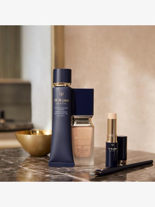 Produktbild Clé De Peau Radiant Fluid Foundation Matte I10 (I10 - Very Light Ivory)
