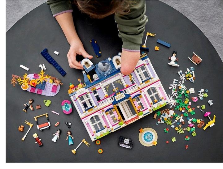 Actual product image LEGO Heartlake City Hotel (41684, LEGO Friends)