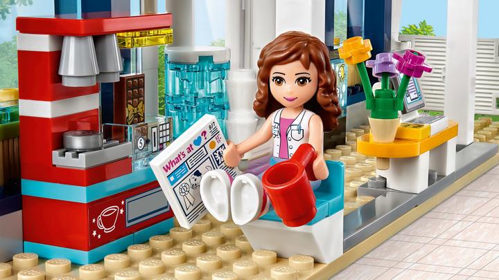Actual product image LEGO Heartlake Hospital (41318, LEGO Friends)