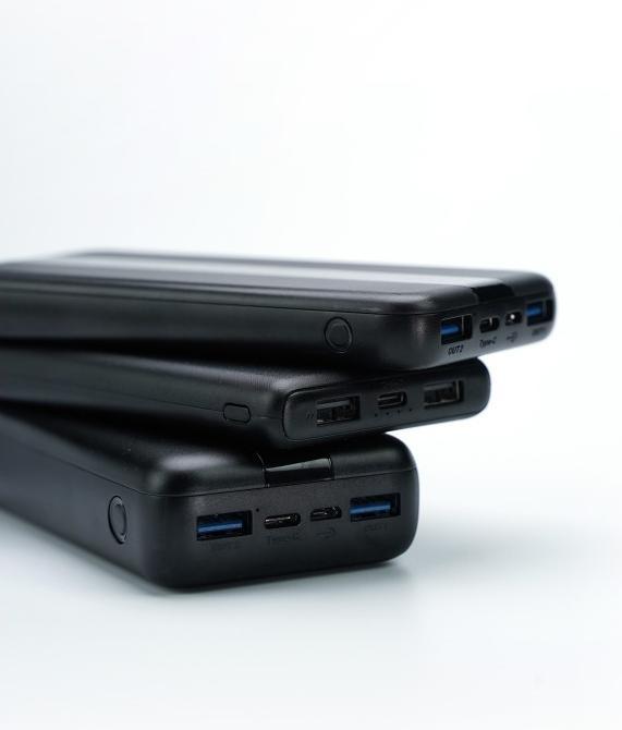 Immagine prodotto Techly Caricabatterie della banca di potenza 10000mAh 2x USB 1x USB-C con cavo USB-C (10000 mAh, 10 W, 37 Wh)