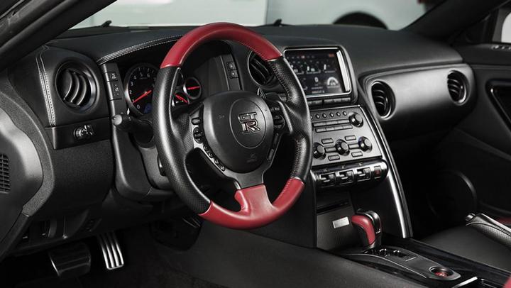 Image du produit 6h de location de la Nissan GTR Black Edition (1 pers.)