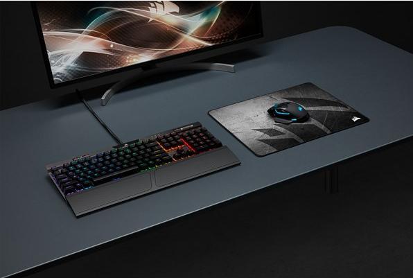 Image du produit Corsair MM300 PRO Tapis de souris de jeu en tissu anti-fuite de qualité supérieure - taille moyenne (M)